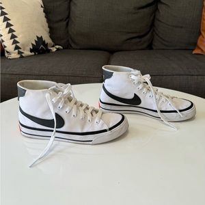 Nike Women’s Court Legacy Mid Canvas Sneaker - Size 7